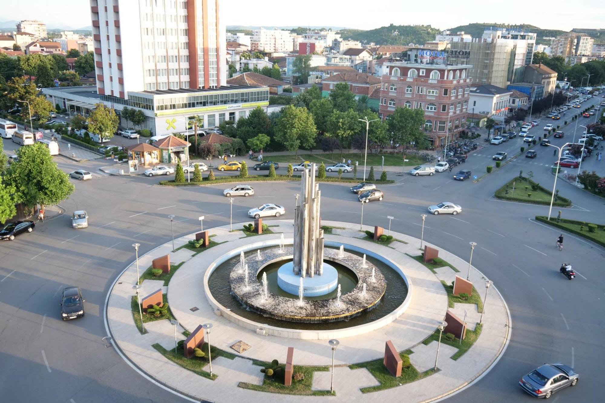Stay-Five Rooms & Apartments Shkodër Buitenkant foto