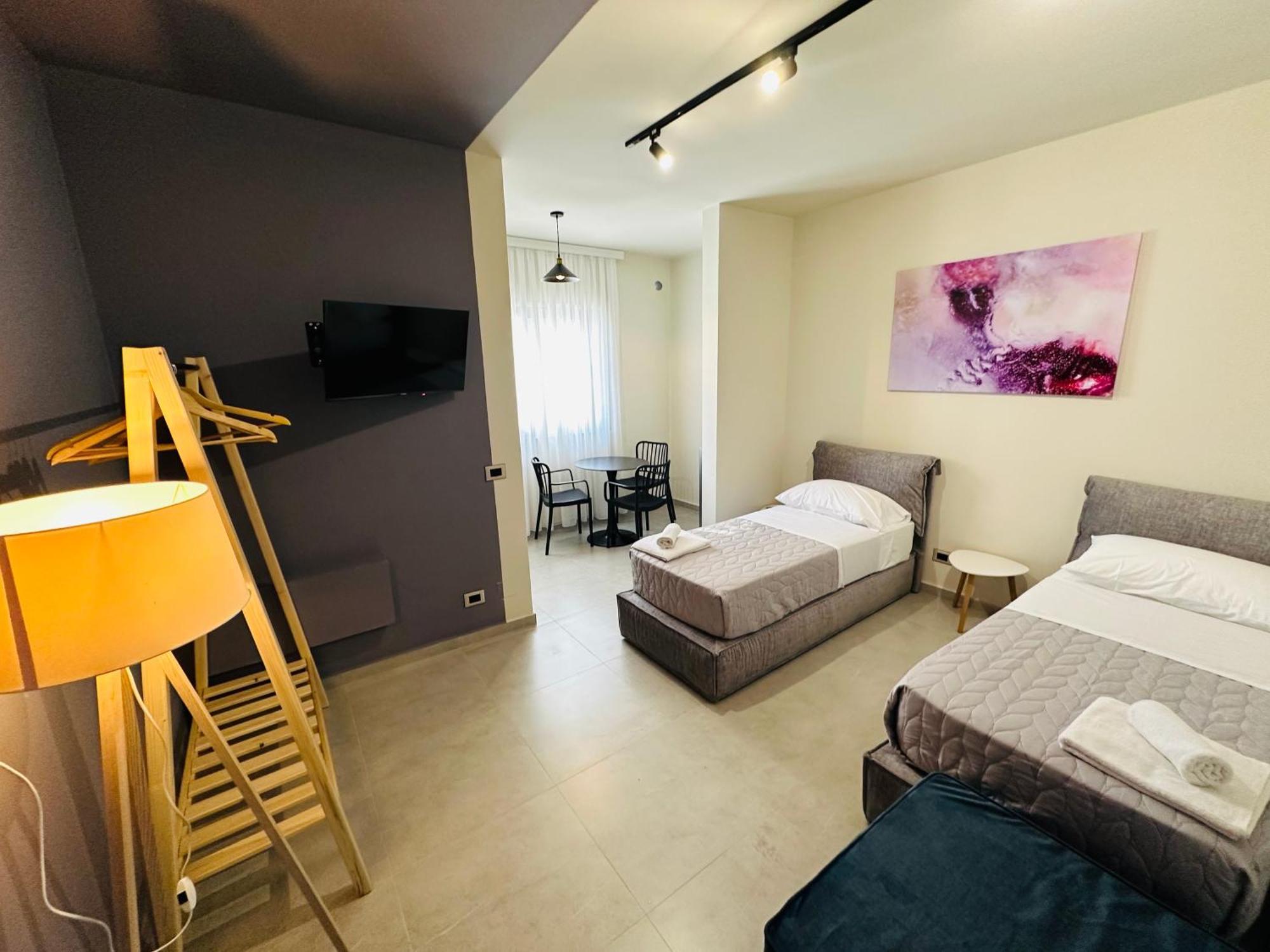 Stay-Five Rooms & Apartments Shkodër Buitenkant foto