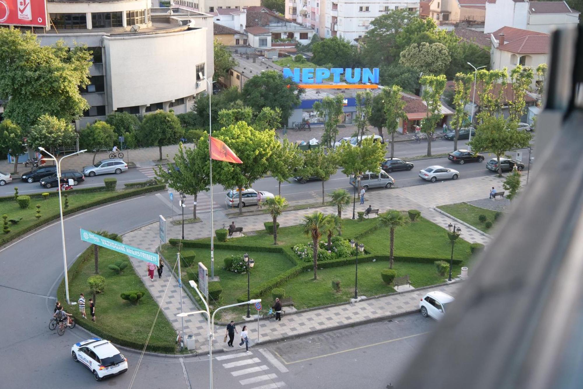 Stay-Five Rooms & Apartments Shkodër Buitenkant foto