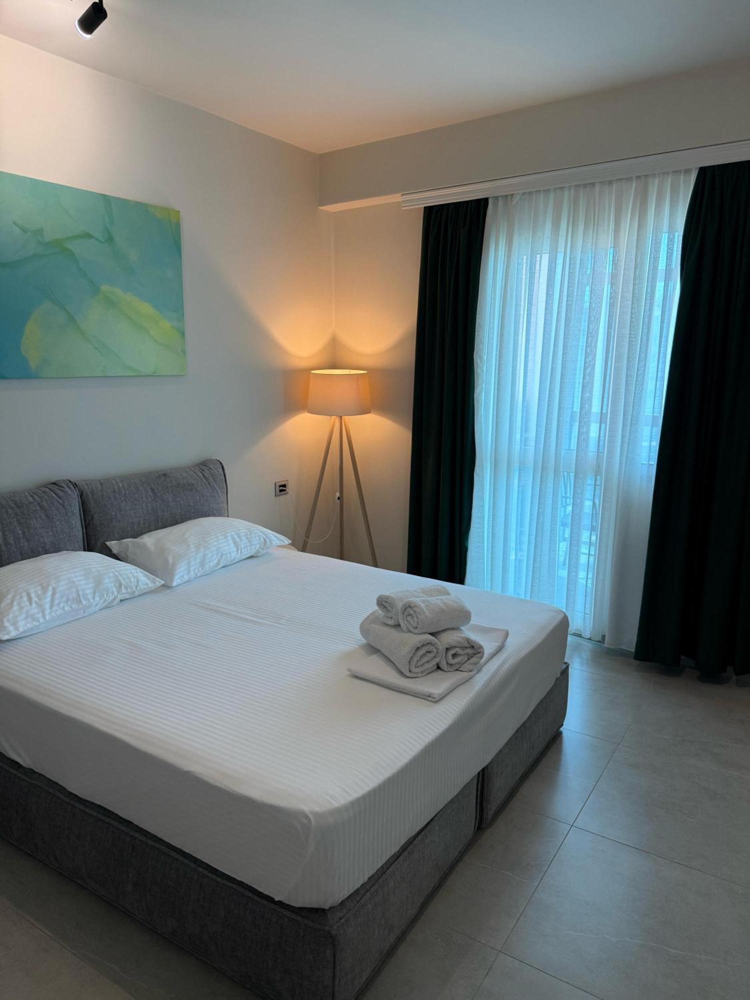 Stay-Five Rooms & Apartments Shkodër Buitenkant foto